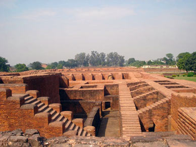 Dentro de las ruinas de la Universidad de Nalanda