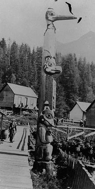 Tlingit totem pole in Ketchikan, Alaska, circa 1901