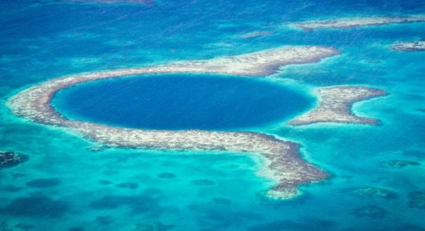 Los científicos estudiaron los minerales extraídos del Blue Hole de Belice para aprender acerca de las precipitaciones en el antiguo territorio Maya