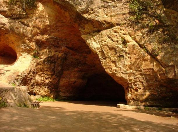 Las Cuevas de Gutmana Ala (derecha) y Viktora