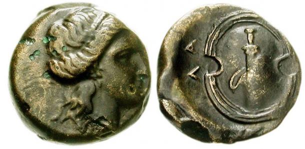 Monedas de Salamina, 339 a 318 antes de Cristo.  Mujer derecha la cabeza con el pelo / blindaje laminado de Beocia (escudo de Ajax) y la espada en la vaina.