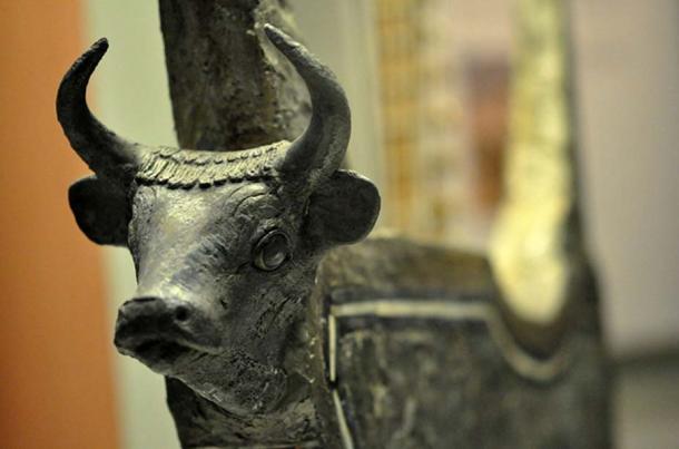 Cow's head on the Silver Lyre. 