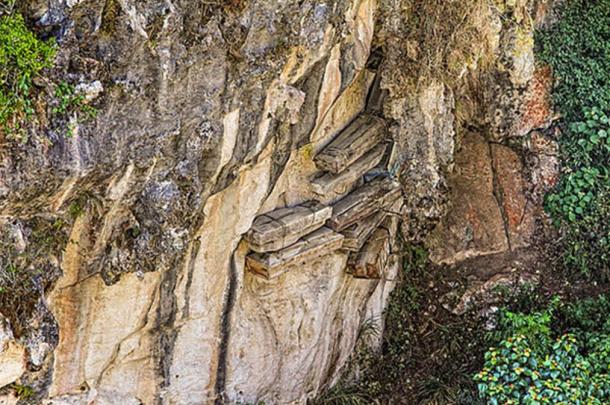 Colgando ataúdes en Sagada, Filipinas.