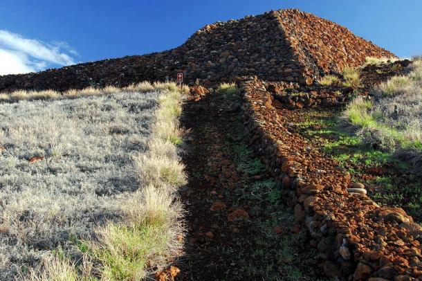 Un lado de Pu'ukohola Heiau, un templo hawaiano utilizado como un lugar de culto y sacrificio. 