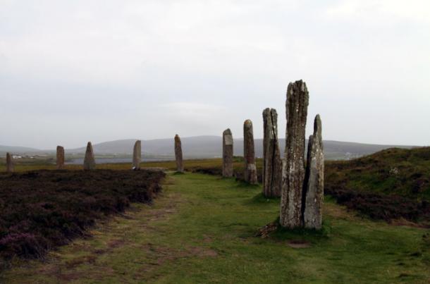 Anillo de Brodgar, un henge y piedra Neolítico círculo, en la isla principal de las Islas Orcadas