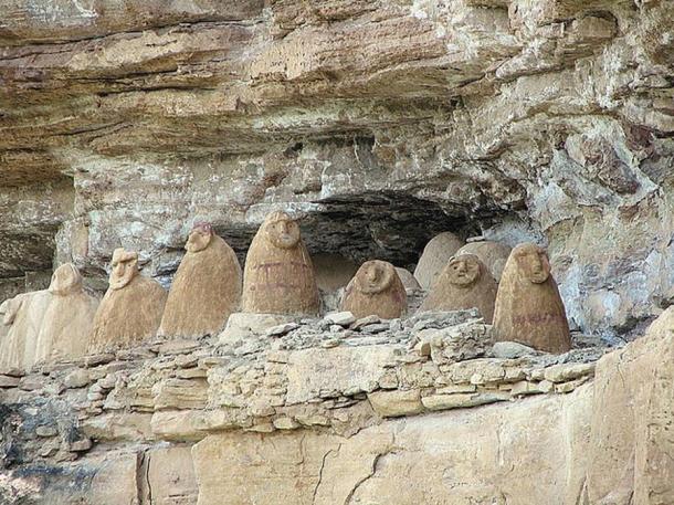 Sarcófagos en un acantilado, Chachapoyas, Amazonas - Perú