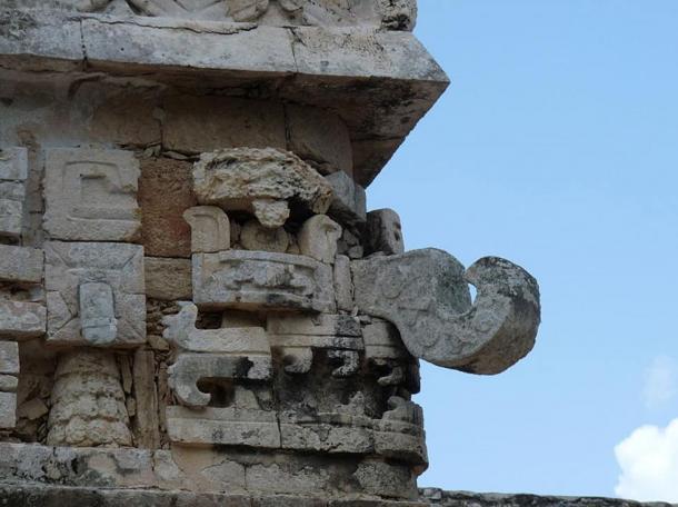 Una escultura esquina de Chac, Chichén Itzá, México. 