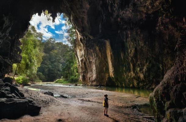  أكبر كهف في العالم  Tham-Lod-Cave-thailand