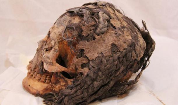 3300 años de edad, mujer egipcia con extensiones de cabello descubiertos en Armana