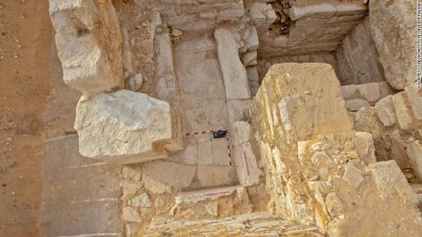 Una vista desde arriba de la capilla de la tumba de Khentkaus III. 