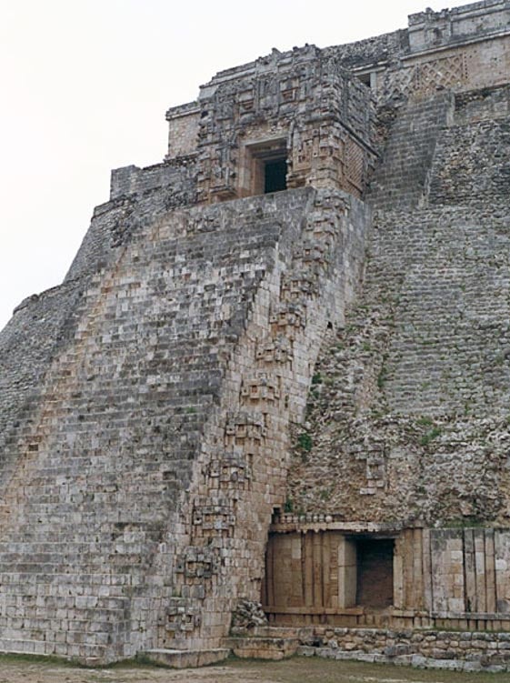 La escalera oeste de la Pirámide del Adivino, Uxmal.