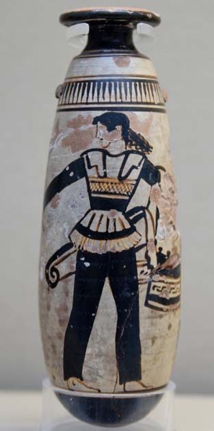 Amazon wearing trousers and carrying a shield with an attached patterned cloth and a quiver. (Jastrow / CC BY-SA 2.5)