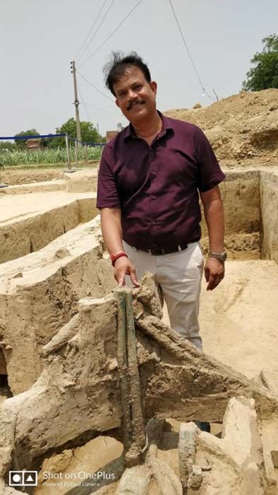 Dr. Sanjay Kumar Manjul at the Sanauli site pointing out the copper pole of the chariot. (Outlookindia, Author provided)