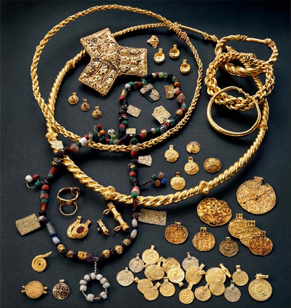 The Hoen treasure, which was found in 1834, is the largest treasure find from the Viking Age in Norway. (Kulturhistorisk Museum / CC BY-SA 4.0)