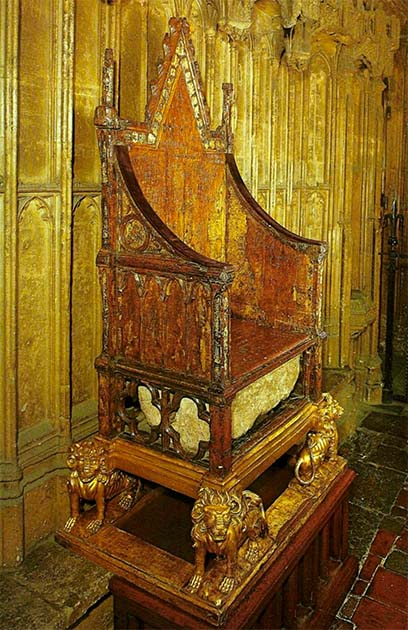 King Edward’s Chair, also known as the Coronation Chair, with the Stone of Scone. (Nathan Hughes Hamilton/ CC BY 2.0)