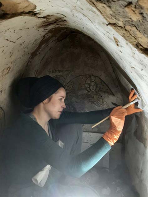 An archaeologist working in one of the hidden rooms. (Magdalena Skarzynska / Polish Center of Mediterranean Archaeology, University of Warsaw)