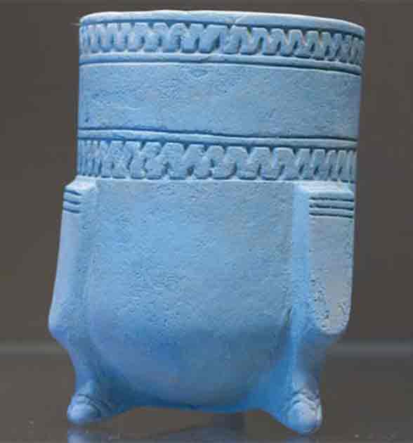 "Egyptian blue" tripodic beaker imitating lapis lazuli from South Mesopotamia. The composition of Han purple differs from Egyptian blue only in the use of barium instead of calcium. (Public domain)