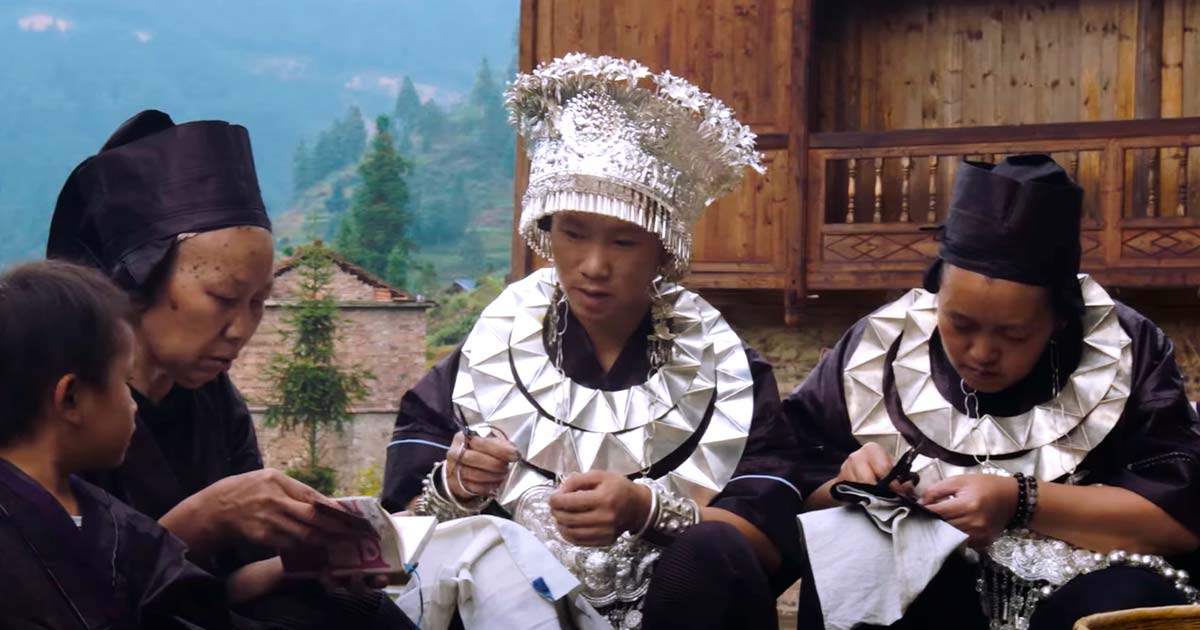 The Remarkable Ancient Craft of Miao Tin Embroidery (Video) | Ancient ...