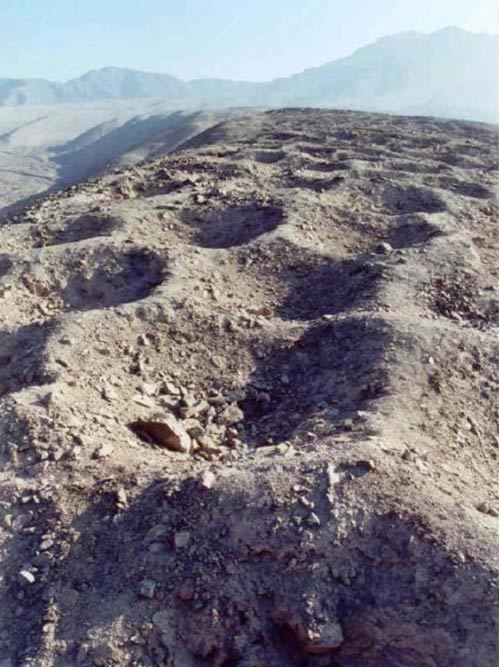 The mysterioυs holes of Pisco Valley, Perυ. 