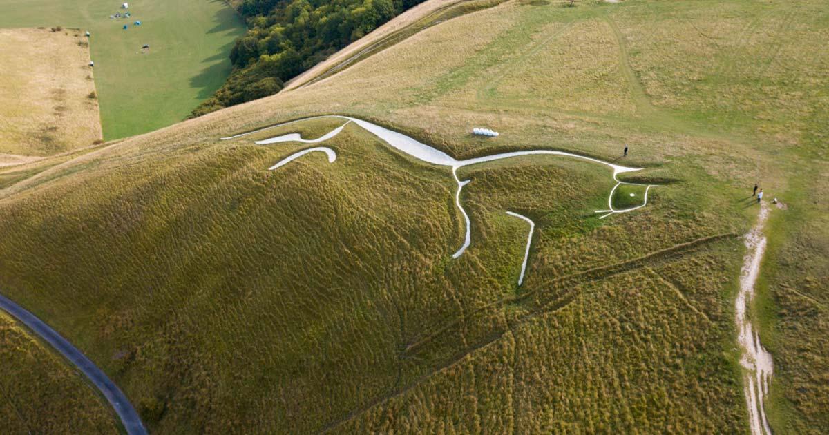 The 3,000-Year-Old White Horse of Uffington Up Close (Video) | Ancient ...