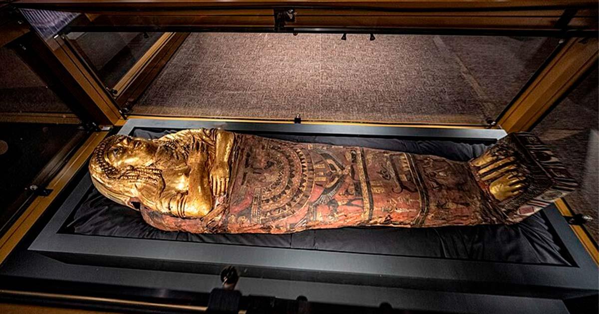 The golden mummy of Lady Isaious, at the Manchester Museum. Source: Allan Gluck/CC BY-SA 4.0