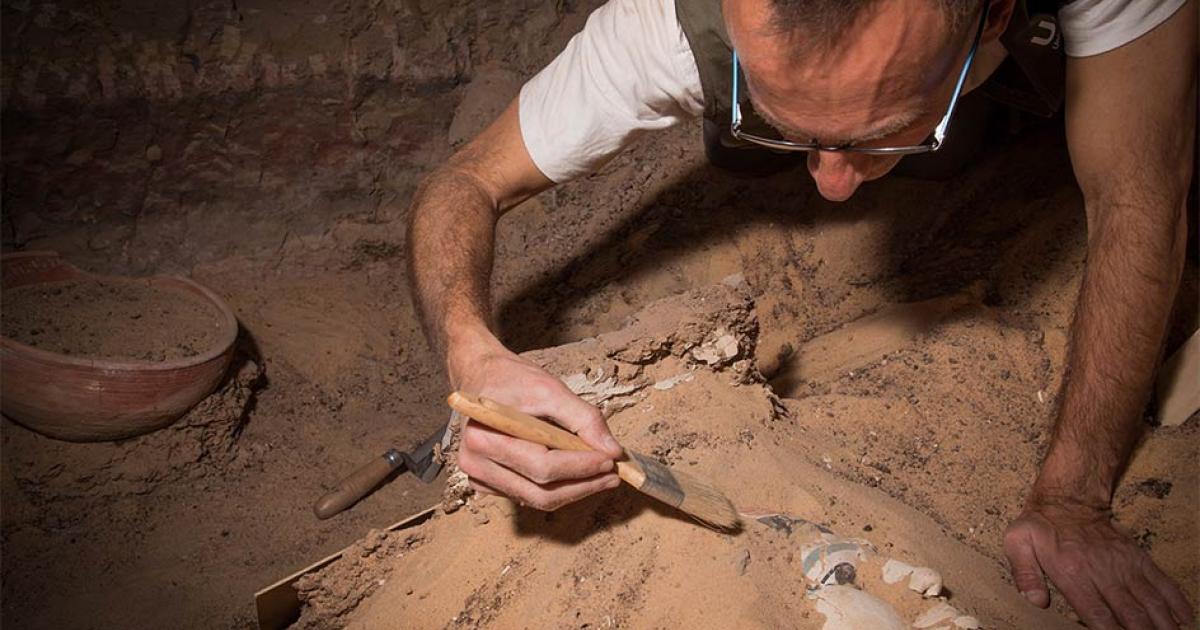 Image shows excavation work by the University of Jaen Qubbet-el Hawa Project, during which they have uncovered evidence of an ancient gynecological treatment. Source: Patricia Mora / Proyecto Qubbet-el Hawa