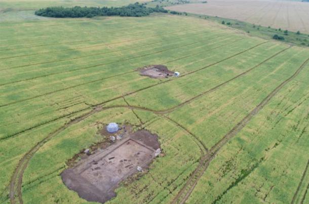 Aerial view of the Gnezdilovo burial ground near Suzdal. General view of excavations. (Institute of Archaeology of the Russian Academy of Sciences)