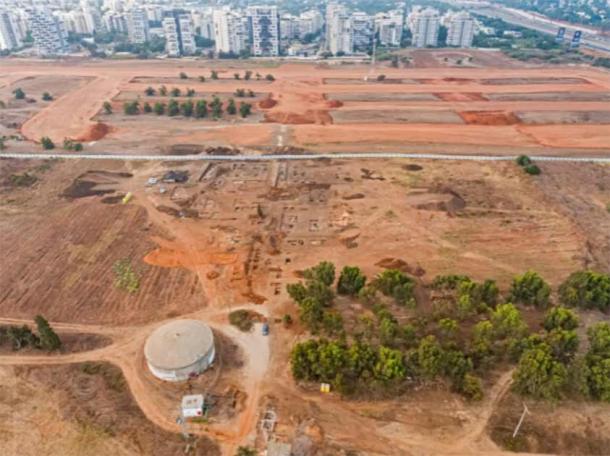 Aerial view of the archeological excavation site that recently produced the Byzantine-era farmstead, in a northern Tel Aviv suburb. (Assaf Peretz / Israel Antiquities Authority)