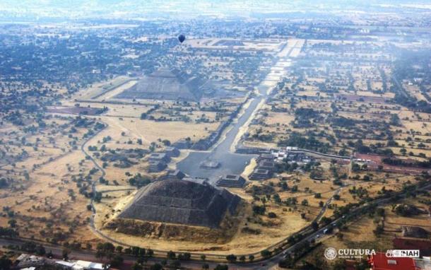 Aerial view of the Pyramid of the Moon at the end of the Causeway of the Dead. (Mauricio Marat/ INAH)