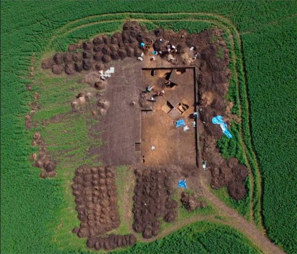 Aerial photograph of the excavation in 2021, with sunken hut (photograph by I. Čižmář/Antiquity Publications Ltd)