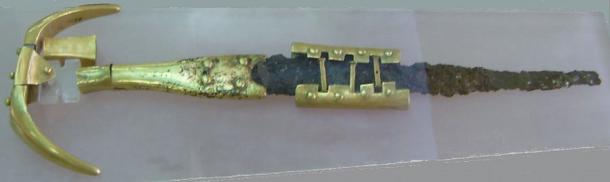 The Alaca Hüyük iron dagger is the earliest known artifact made from a meteorite and it comes from ancient Anatolia, Turkey, which isn’t all that far from Egypt. (Stipich Béla / CC BY-SA 3.0)