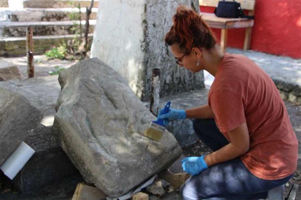 Archaeologist cleaning a relief found in the ancient city of Daskyleion, Balıkesir, western Turkey. (Anadolu Agency)