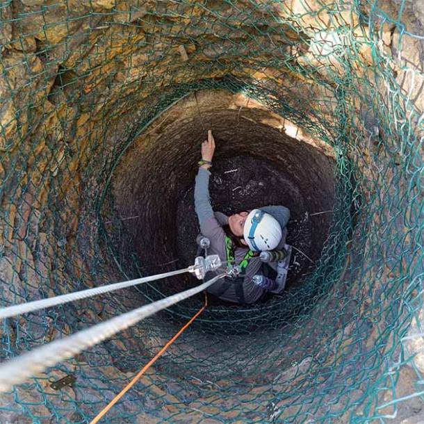 Archaeologist Esperanza Martín descends into the well discovered in Lugo de Llanera. The unique Roman sandal was found well-preserved due to the environment and sediment at the bottom of the well. (Angel Villa)