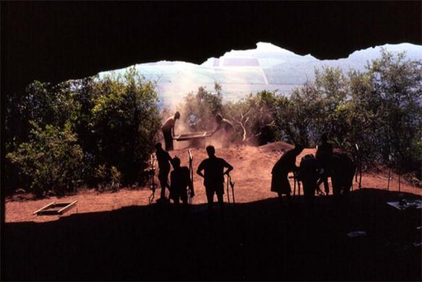 Archaeologists in the 1970s excavating at the mouth of Border Cave in South Africa. (Public domain)