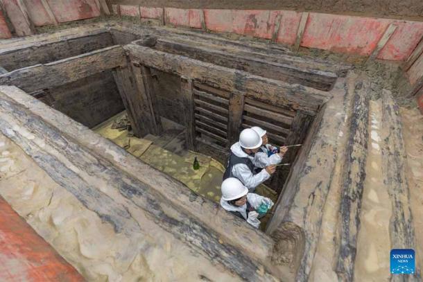 Archaeologists work at a tomb dating back to the Western Han Dynasty (202 BC-25 AD). (Chongqing Cultural Relics and Archaeology Research Institute/ Xinhua News)