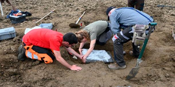 Block recovery of the find at Güttingen. (Canton of Thurgau)