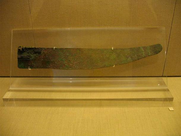 Bronze saw with worn away serrations from Akrotiri (Thira) on modern Santorini, Greece. Late Cycladic period dated c. 17th century BC. (Akerbeltz/CC BY-SA 3.0)