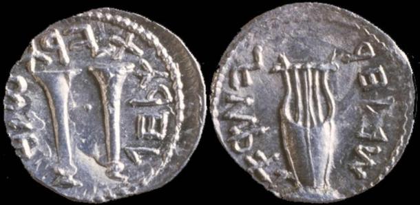 Coin from Jewish Bar Korkhva revolt. Description: on one side trumpets surrounded by writing "To the freedom of Jerusalem", on the other side: a lyre surrounded by writing "Year two to the freedom of Israel"; written in Paleo-Hebrew alphabet also known as "Ktav Ivri". (CC BY-SA 3.0)