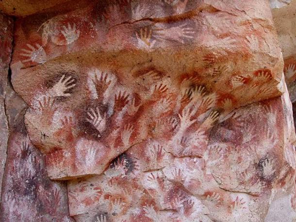 Hands at the Cuevas de las Manos upon Río Pinturas, near the town of Perito Moreno in Santa Cruz Province, Argentina. Picture taken by in 2005.