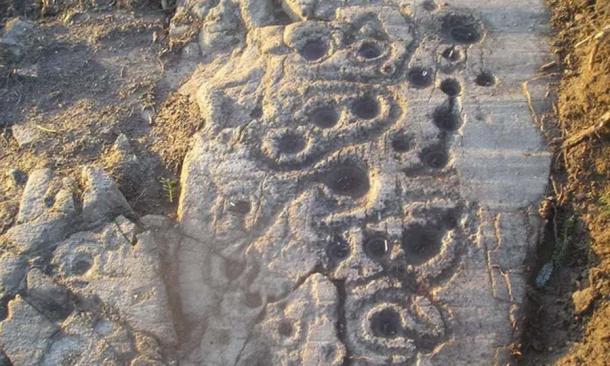 Cupmarks en Escocia, muy similares a Judaculla Rock (George Currie)