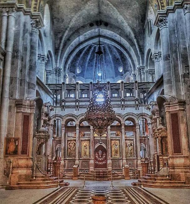 Current interior façade of the Church of the Holy Sepulchre (CC BY-SA 4.0)