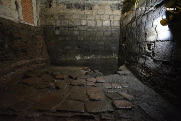 Detalle de la esquina sureste de la sala de la casa de Hernán Cortés y la primera sede de Nueva España. (Raúl Barrera R. / PAU-INAH)