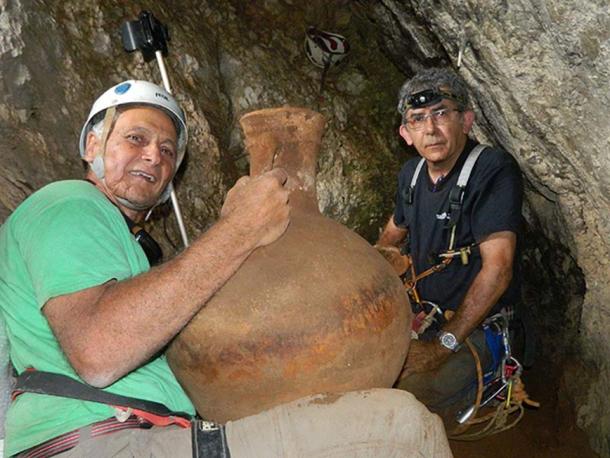   Dr. Danny Syon (right) and Dr. Yinon Shivtiel in the cave Image: Omri Gaster / Israel Antiquities Authority 