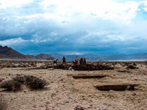 Excavation of the Xiongnu Elite Tomb 64 containing a high-status aristocratic woman at the site of Takhiltiin Khotgor, Mongolian Altai. (J. Bayarsaikhan)