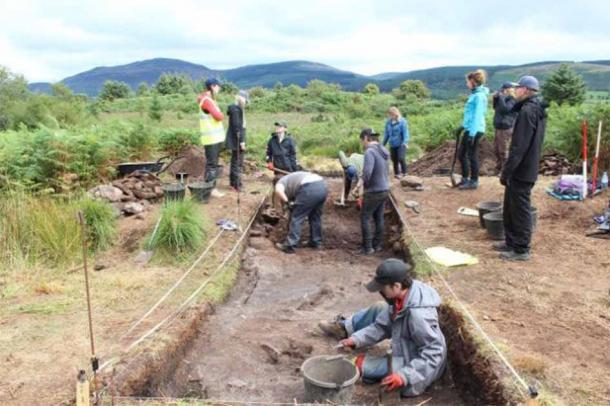 Excavation of the eastern bank of the Drumadoon cursus in summer 2021. (University of Glasgow)