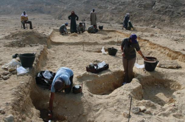 Excavaciones en el Cementerio North Tombs en 2017 (imagen cortesía del Proyecto Amarna a través de Antiquity Publications Ltd)