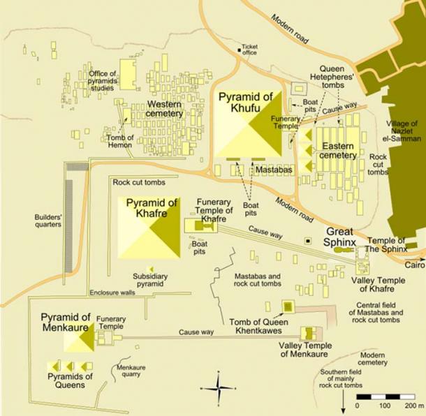 Complexo da pirâmide de Gizé – "Pirâmide de Khufu" (ou Kheops) refere-se à Grande Pirâmide. (CC BY-SA 3.0