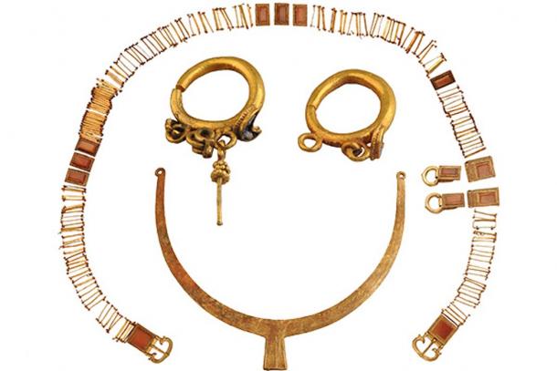 1,500-Year-Old Tomb Found In China With Incredible Golden Jewelry ...