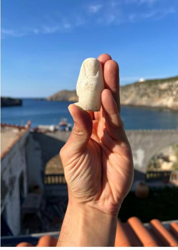 Marble thumb or toe among artifacts at the site. (Greek Ministry of Culture)