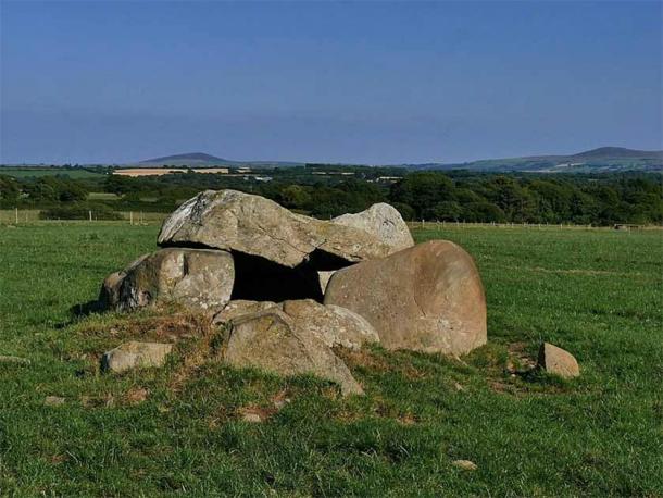 The Neolithic Dolmen at Trellyffaint (Helge Klaus Rieder / Public Domain)